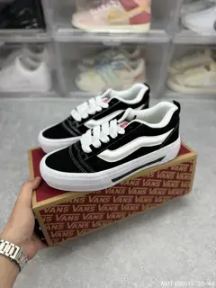 Vans OG OId Skool is a versatile low-top casual sports skateboard shoe. In fact
