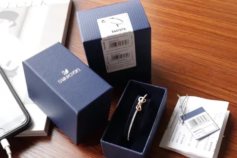 Swarovski Color-separated 3D Bow Bracelet
