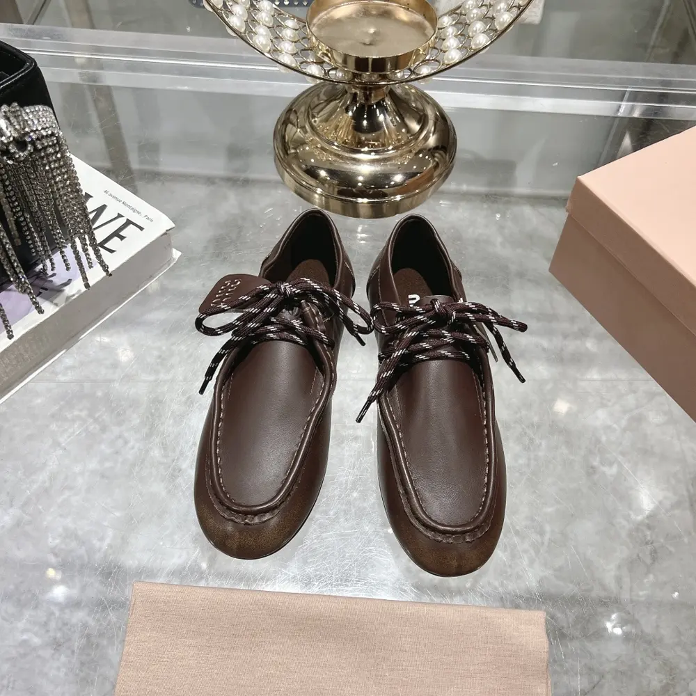 Miu Miu Miu new British style lace-up white shoes casual shoes