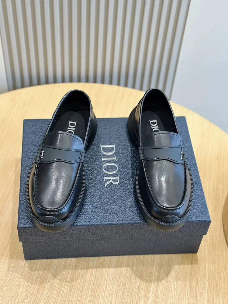 Dior Combat loafers present a mix-and-match style that combines fashion design with sports