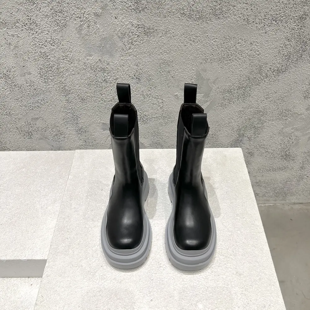 BOTTEGA VENETA Couple’s Short-barrel Wave-bottom Series Martin Boots