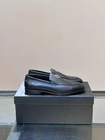 Versace classic men’s business shoes with leather soles