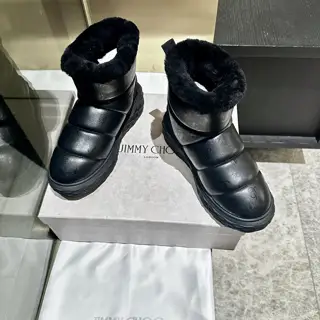 Women’s shoes