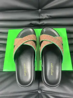 Bottega Veneta men’s spring and summer slippers