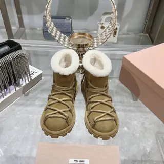 miumiu Miu Fur Slippers 2024 Autumn and Winter New Cotton Shoes Furry Boots from Miu Series