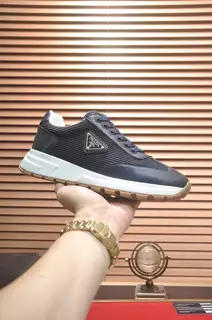 Prada leather casual shoes are launched on the official website at the same time