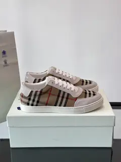 Burberry men’s classic low-top sneakers