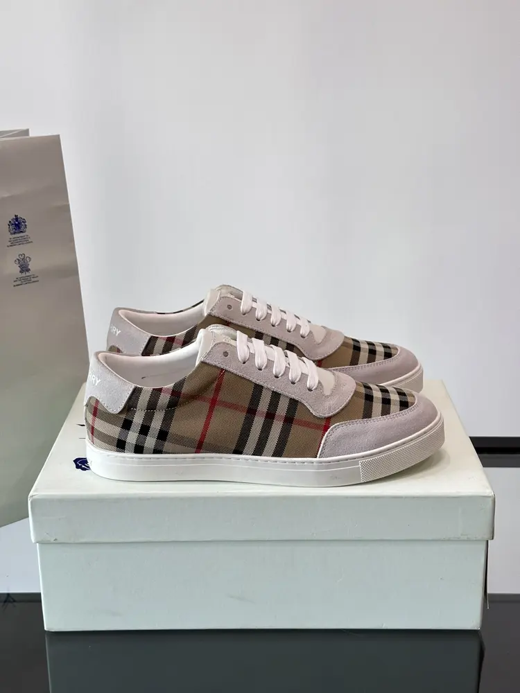 Burberry men’s classic low-top sneakers