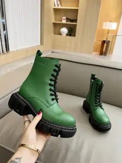Women’s shoes