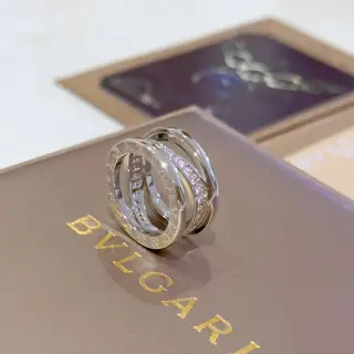 Bvlgari DIVAS’ DREAM series is in perfect condition and has invincible details. The unique