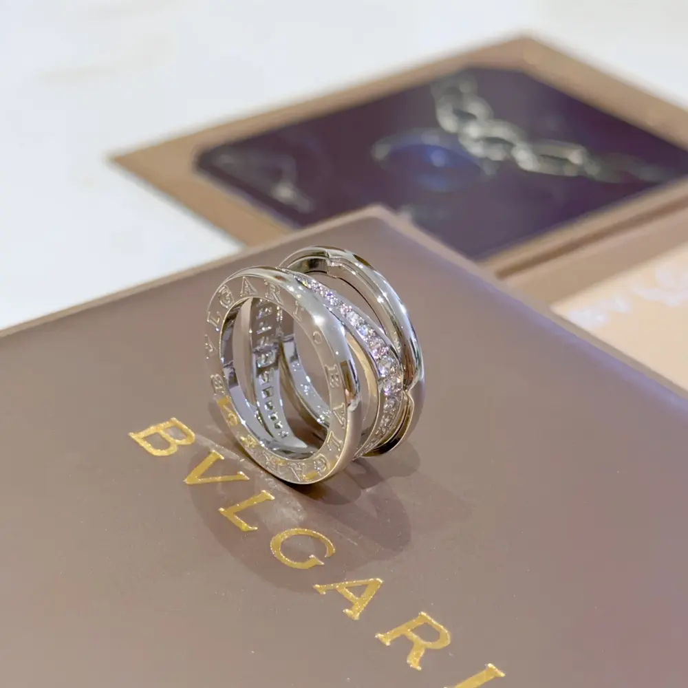 Bvlgari DIVAS’ DREAM series is in perfect condition and has invincible details. The unique