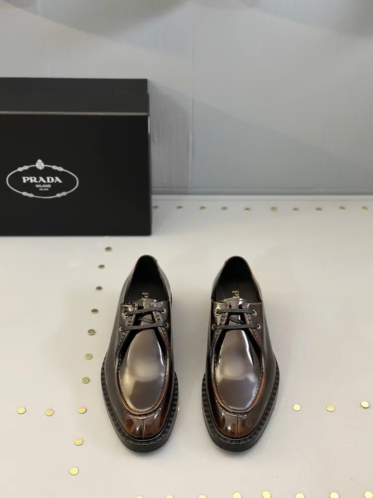 Prada men’s business casual leather shoes. leather outsole series. The upper
