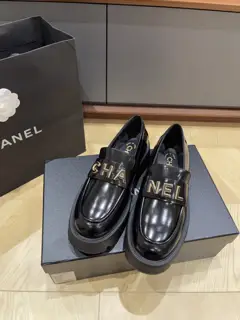 Chanel loafers//calfskin & butter leather//laminate lining//light rubber sole//