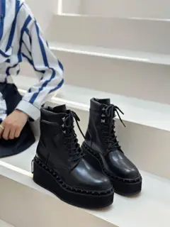Valentino boots original mold rivets (non-oxidized) high-end custom import. Fabric: black