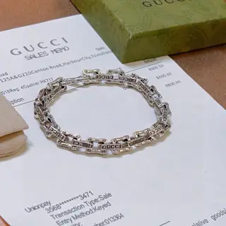 The latest classic Gucci bracelet. Exquisite style and texture. It is absolutely top-notch