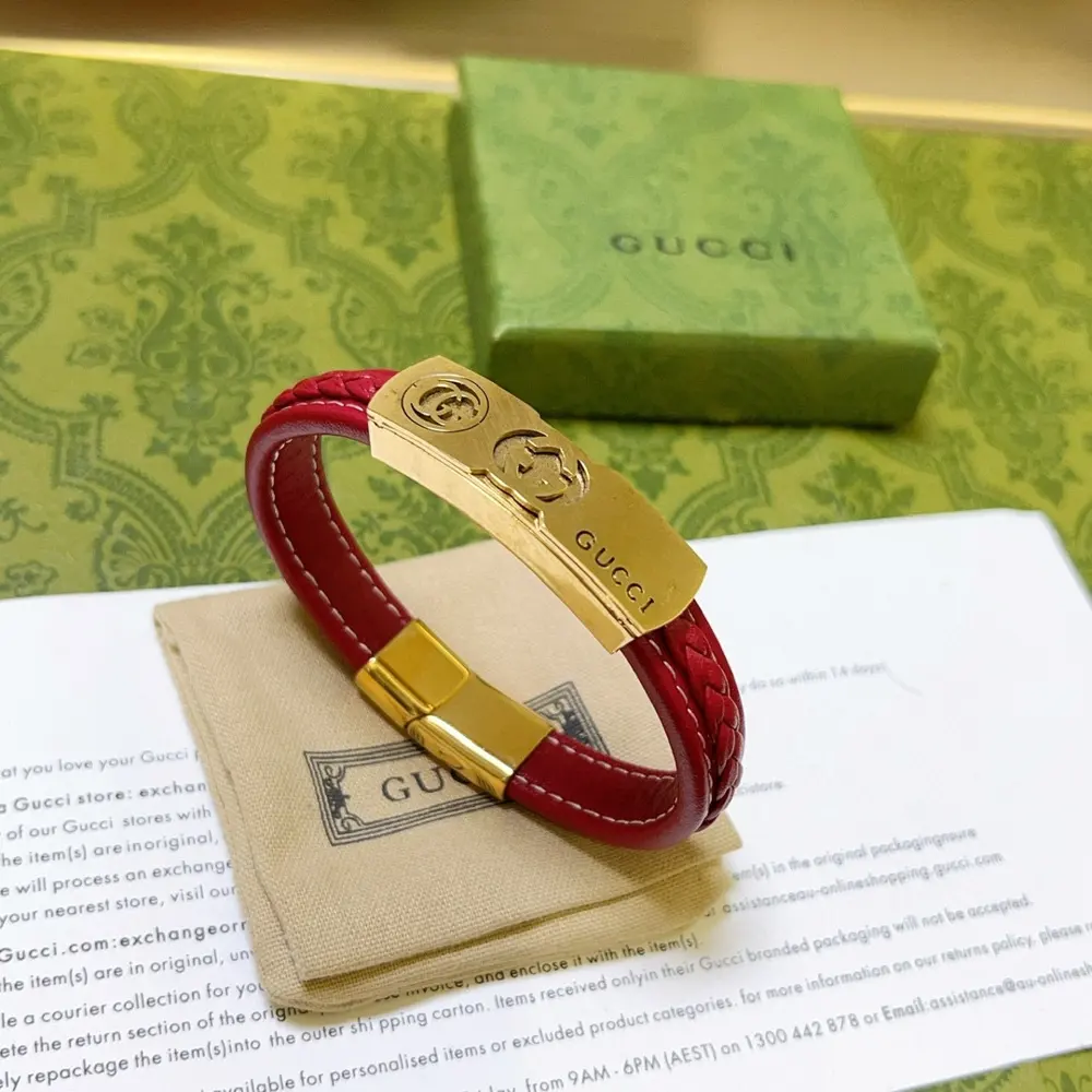 The latest model of Gucci bracelet