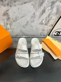 Louis Vuitton latest men’s LV slippers