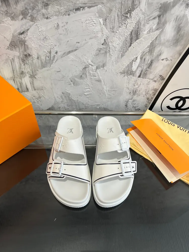 Louis Vuitton latest men’s LV slippers