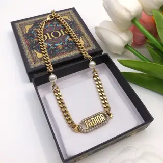 【Dior】Classic best-selling model A very popular necklace Highly recommended Excellent metal