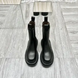 BOTTEGA VENETA colorful wave tire sole. Mid-tube Chelsea boots