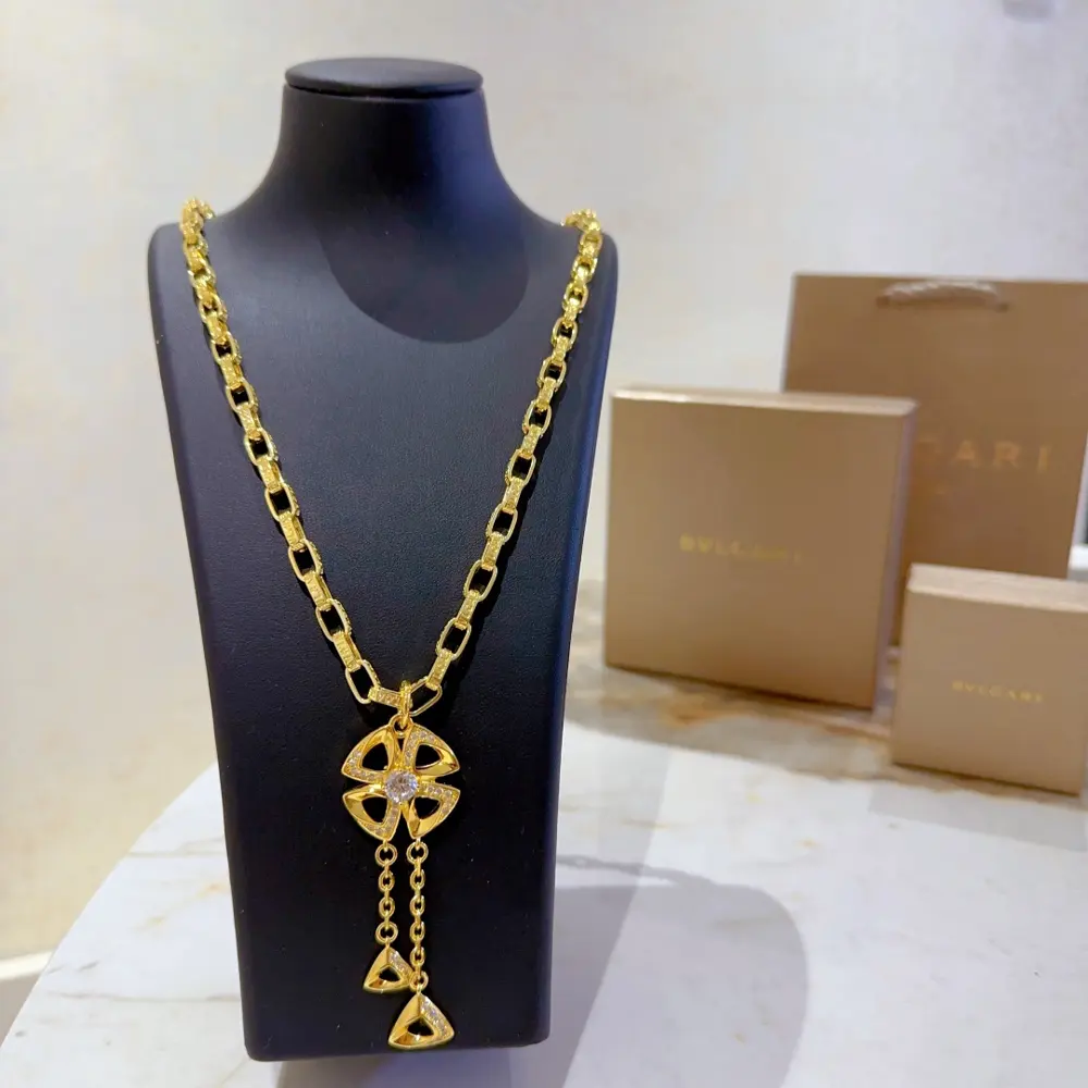 Bvlgari DIVAS’ DREAM series is in perfect condition and has invincible details. The unique