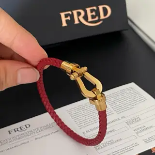 Fred bracelet with smooth diamond-free horseshoe clasp bracelet