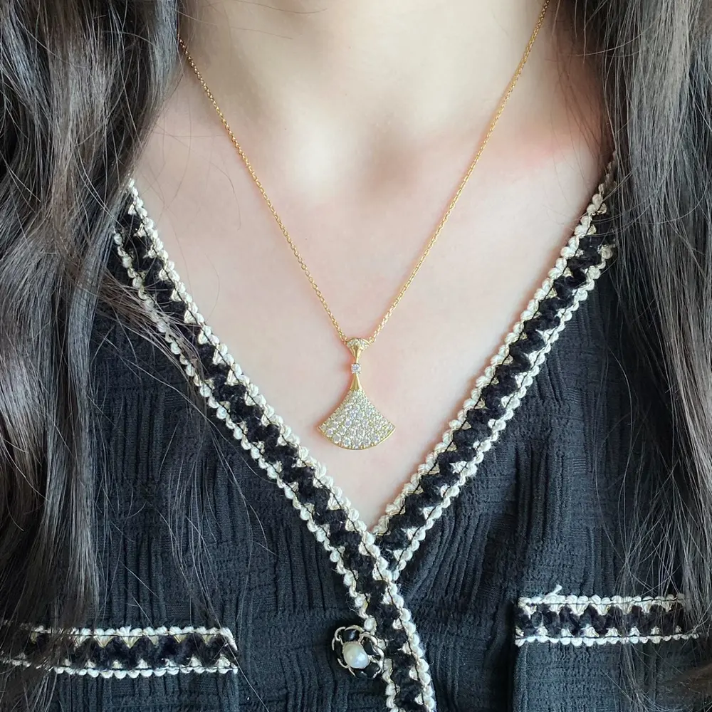 Bvlgari high-end diamond large fan-shaped skirt necklace