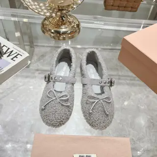 Miu Miu Miu Loafers 2024 Autumn and Winter New Cotton Shoes Furry Shoes from Miu Series