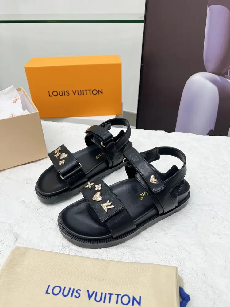 Louis Vuitton sandals. Fabric: calfskin