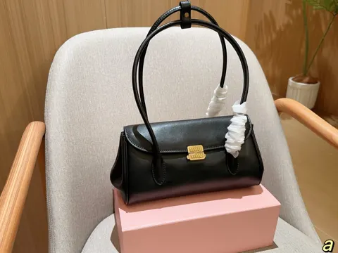 MiuMiu Baguette