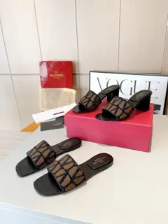 [Valentino] Valentino ~ Unique [V-mark fabric print pattern] six-color fashion sandals: