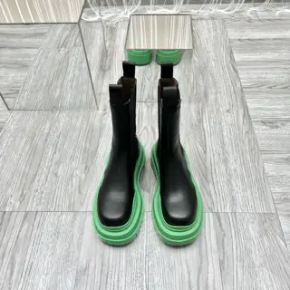 BOTTEGA VENETA colorful wave tire sole. Mid-tube Chelsea boots