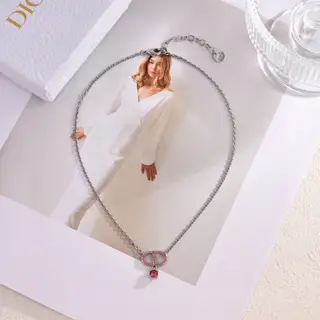 Dior set New models at the counter Beautiful and romantic A must-have for everyone Selected