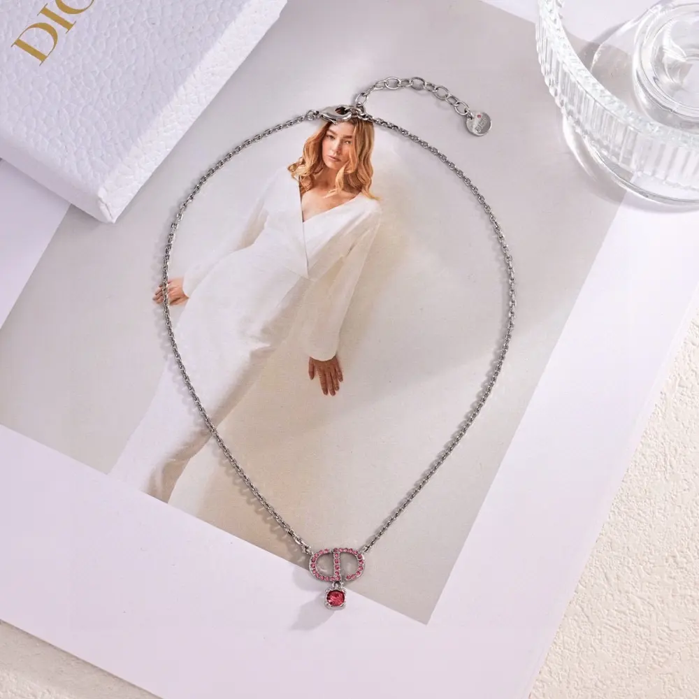 Dior set New models at the counter Beautiful and romantic A must-have for everyone Selected