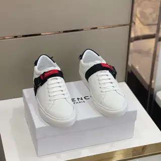 Givenchy white shoes are a must-have item for trendy men. No matter how many white shoes