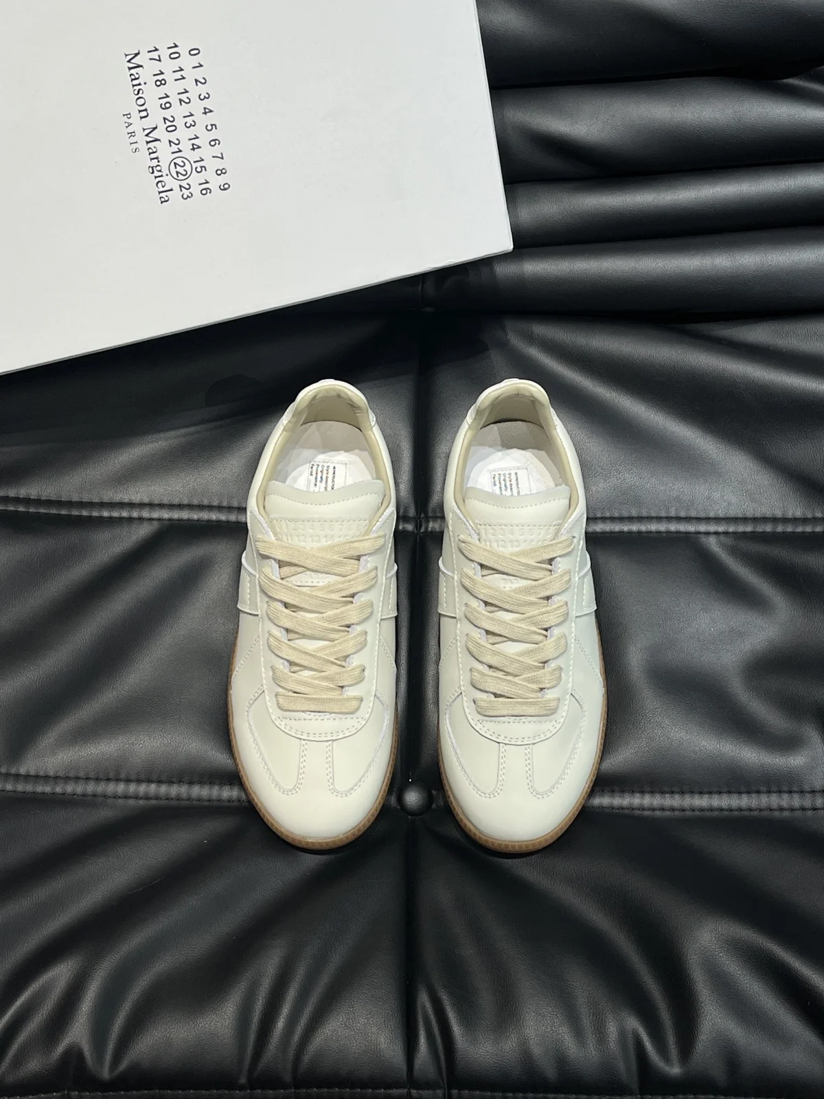 Maison Margiela MM6 Retro Derby Shoes This replica is a leather-stitched Derby shoe. The