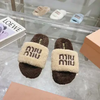 Miu Miu Miu classic autumn and winter letter fur slippers