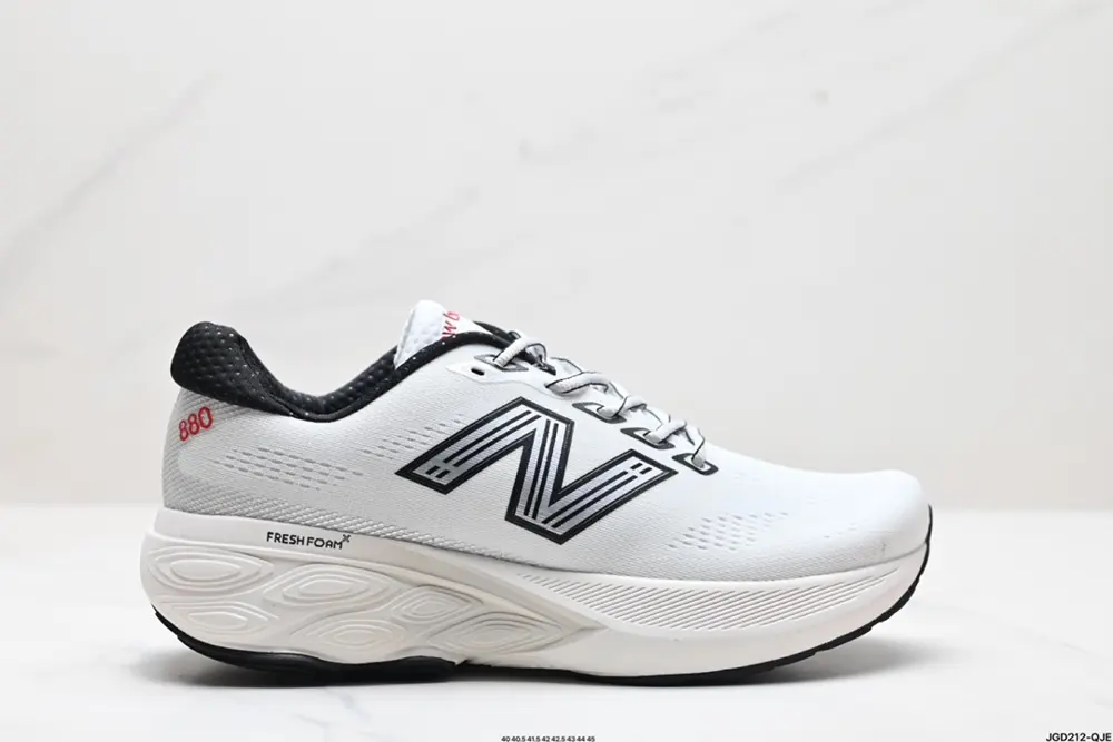 New Balance W880 series retro dad style casual sports jogging shoes The 880 series is New M880L15