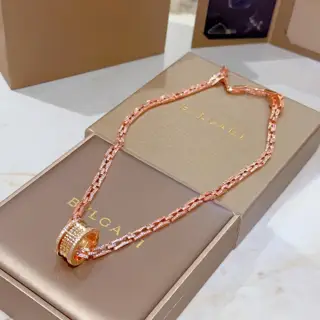Bvlgari DIVAS’ DREAM series is in perfect condition and has invincible details. The unique