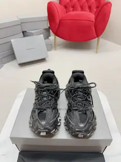 Balenciaga track series 3.0 three-generation sports dad shoes are super fashionable ~ the