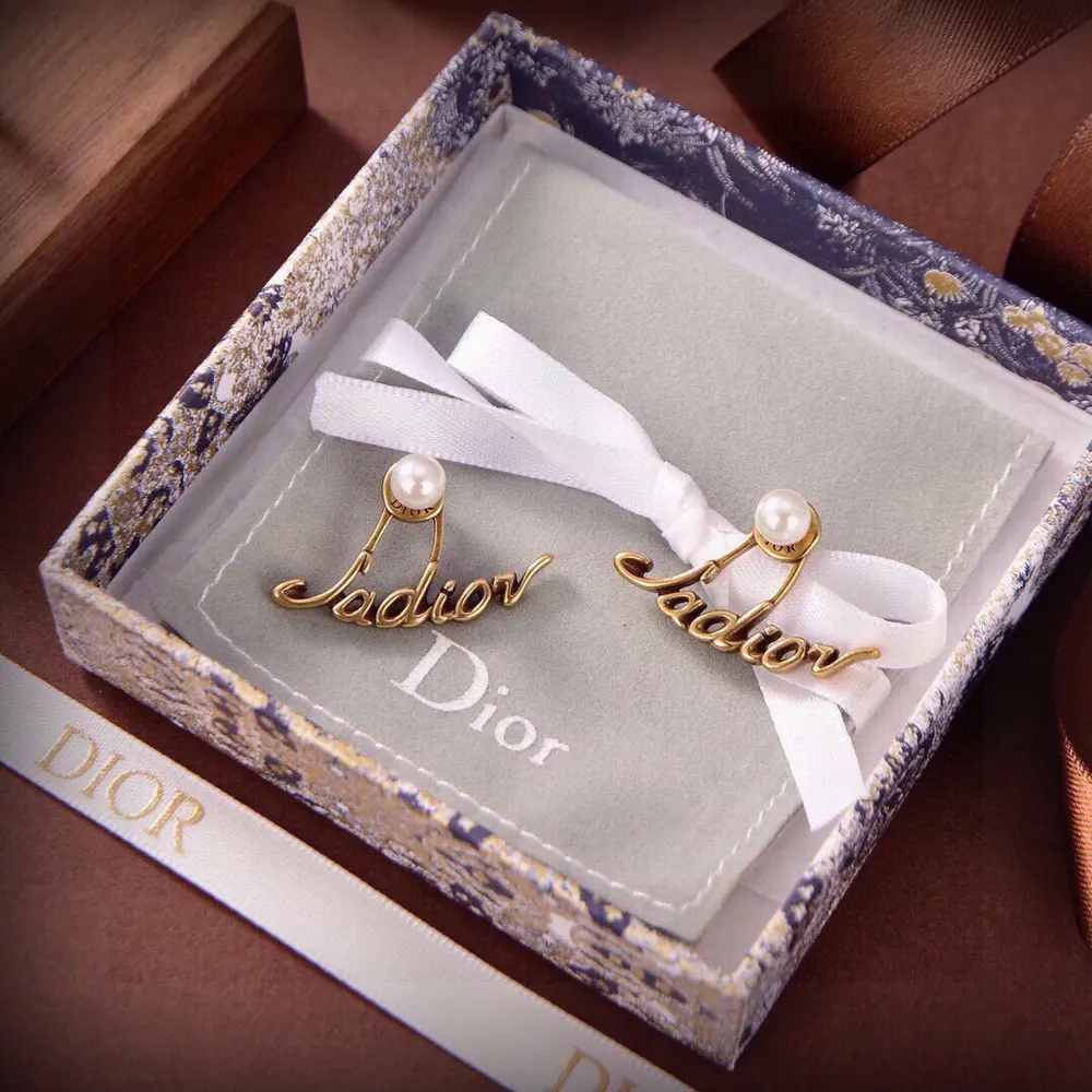 DIOR letter earrings The same brass material as the counter