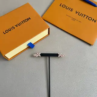 Louis Vuitton Wood earrings