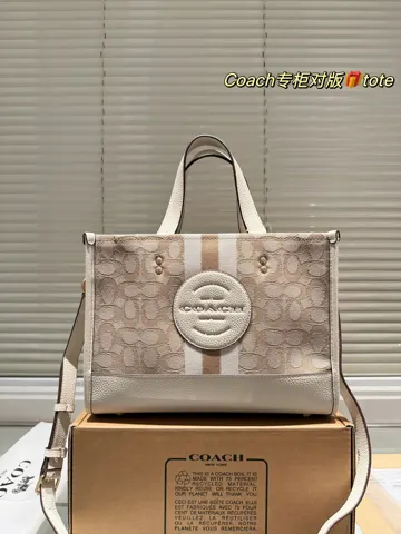 COACH Tote