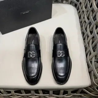 Dolce & Gabbana Cowhide Moccasin Men’s Loafers|Decorated with DG hardware nameplate|Made of