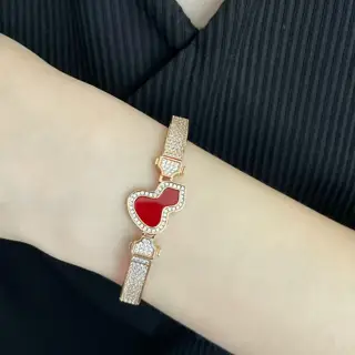 qeelin white mother-of-pearl gourd bracelet