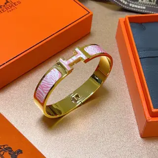 Hermès bracelet Enamel craftsmanship is really challenging. To ensure the color is handmade