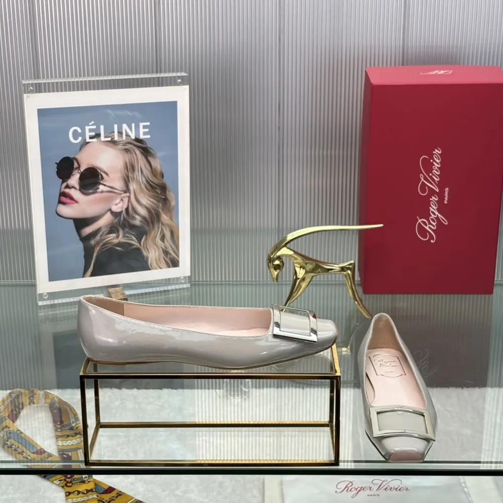 Roger Vivier classic Trompette series square buckle square toe flat shoes