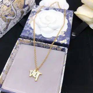 Dior’s new necklace