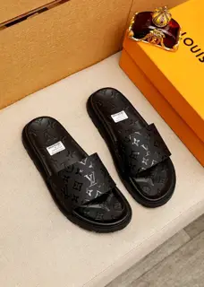 Louis Vuitton popular men’s slippers