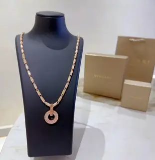 Bvlgari DIVAS’ DREAM series is in perfect condition and has invincible details. The unique